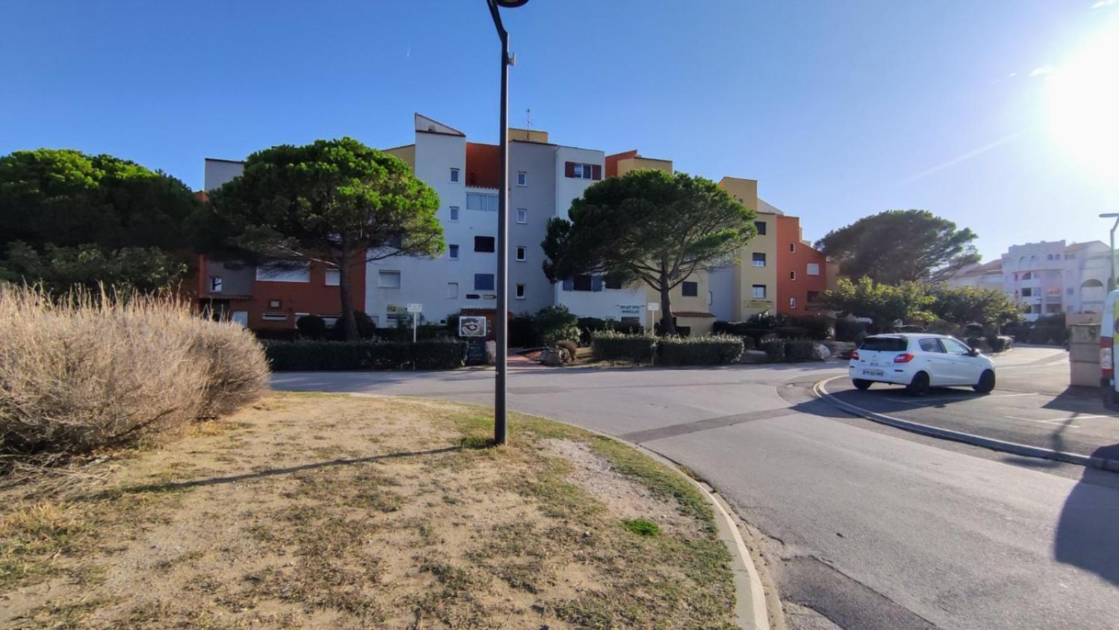 Avec Vue Sublime Sur L'etang Et Les Montagnes Catalanes Apartment *